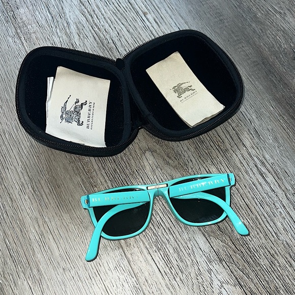 Burberry folding wayfarer sunglasses in bright blue / turquoise with case - Picture 1 of 15